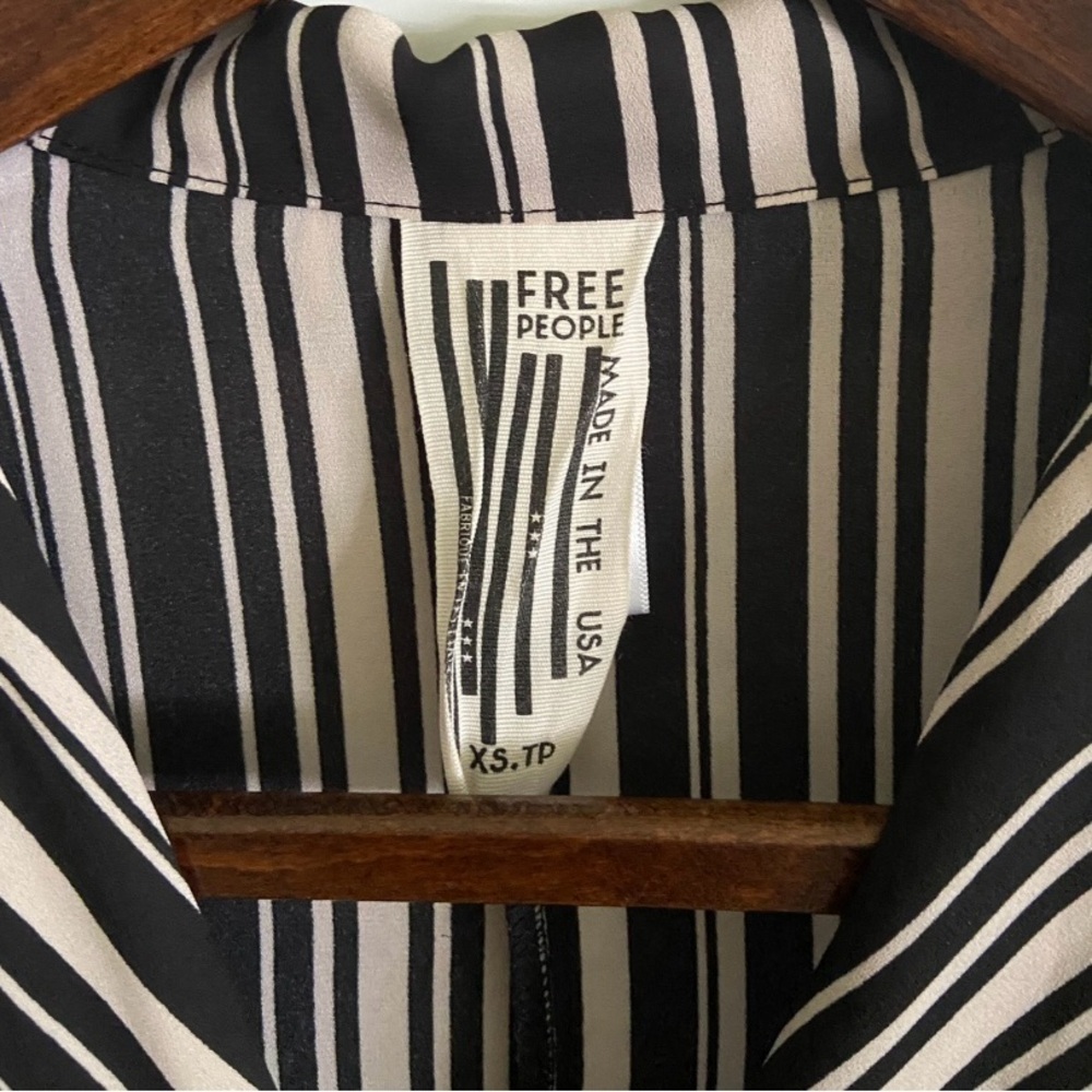 Free People Black and White Button Up Collared Blouse Womens Size XS - Picture 4 of 6
